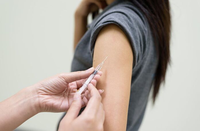 VPH tratatzeko birusen aurkako sendagai baten injekzioak